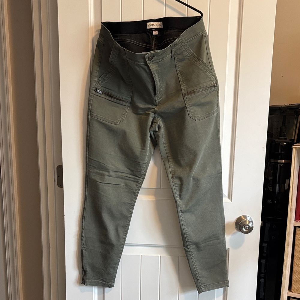 Knox Rose Skinny Cargo Pants. Size 14.